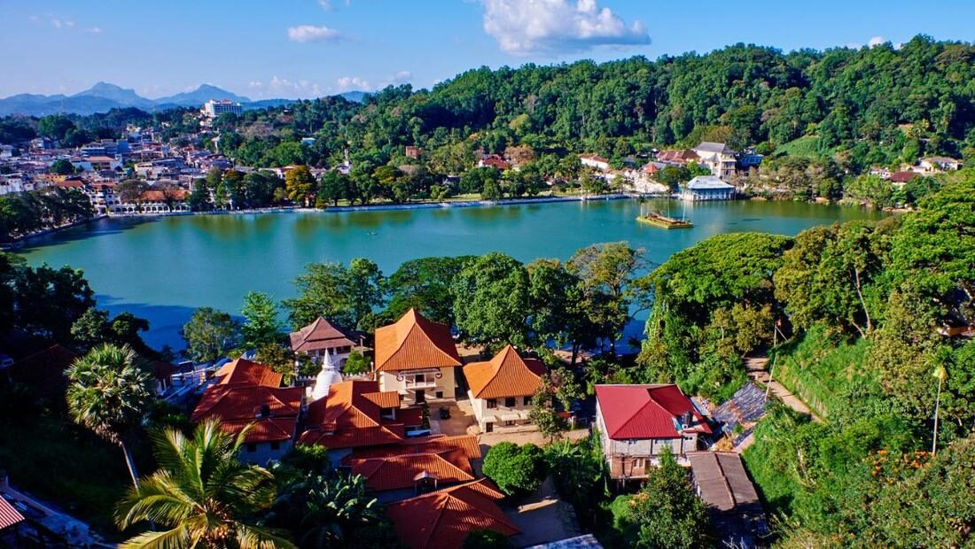 Kandy lake and the hills around the city